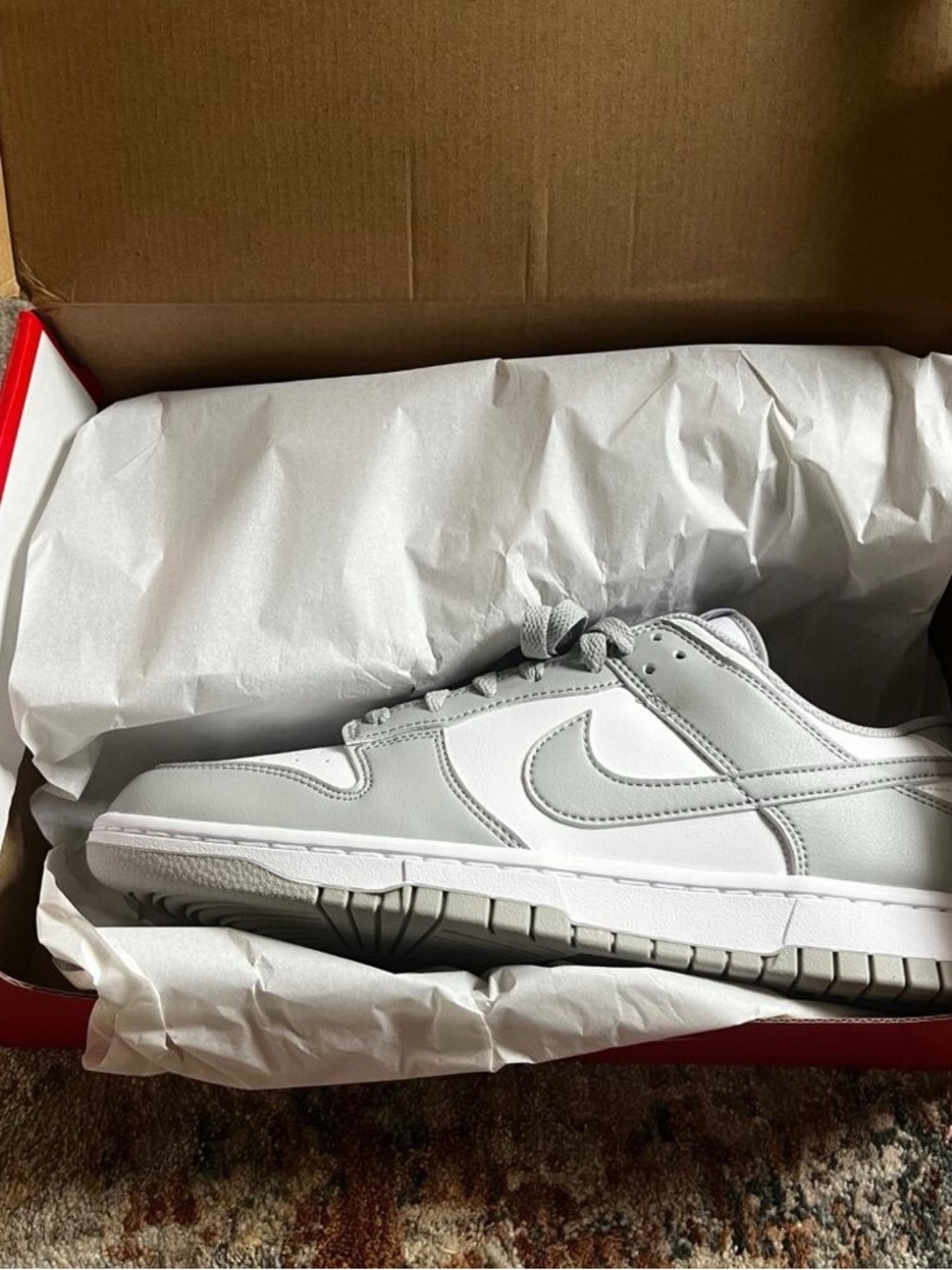 Nike Men's Low-Top Sneakers in Light Gray and White
